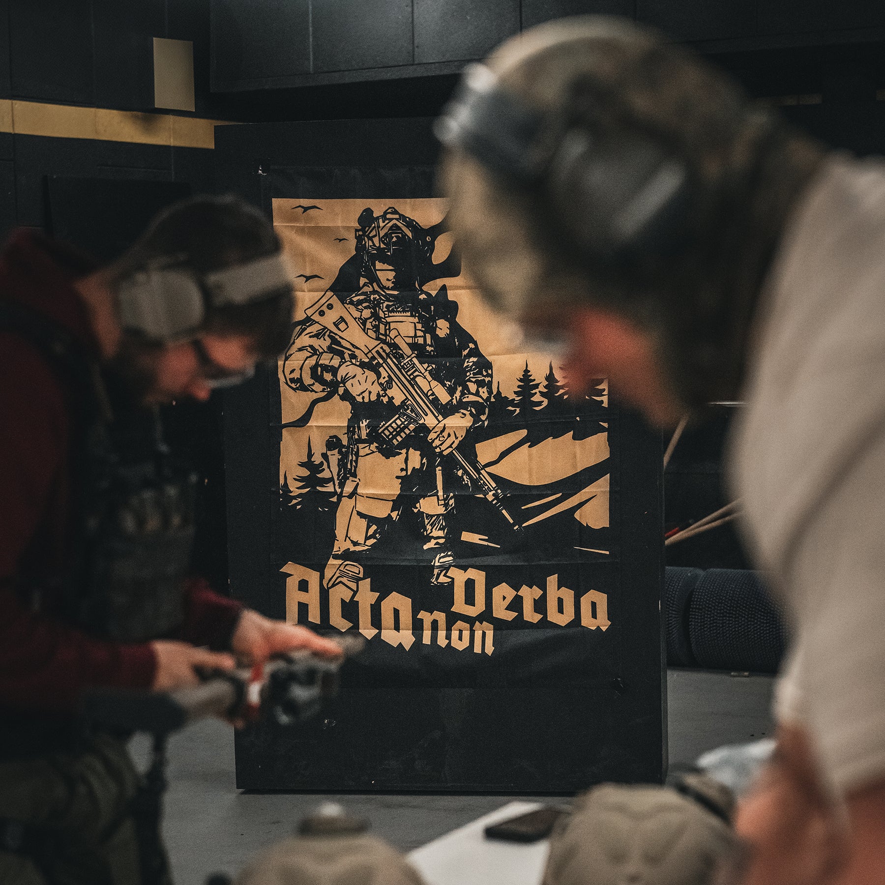 Acta non Verba Flagge Actionshot