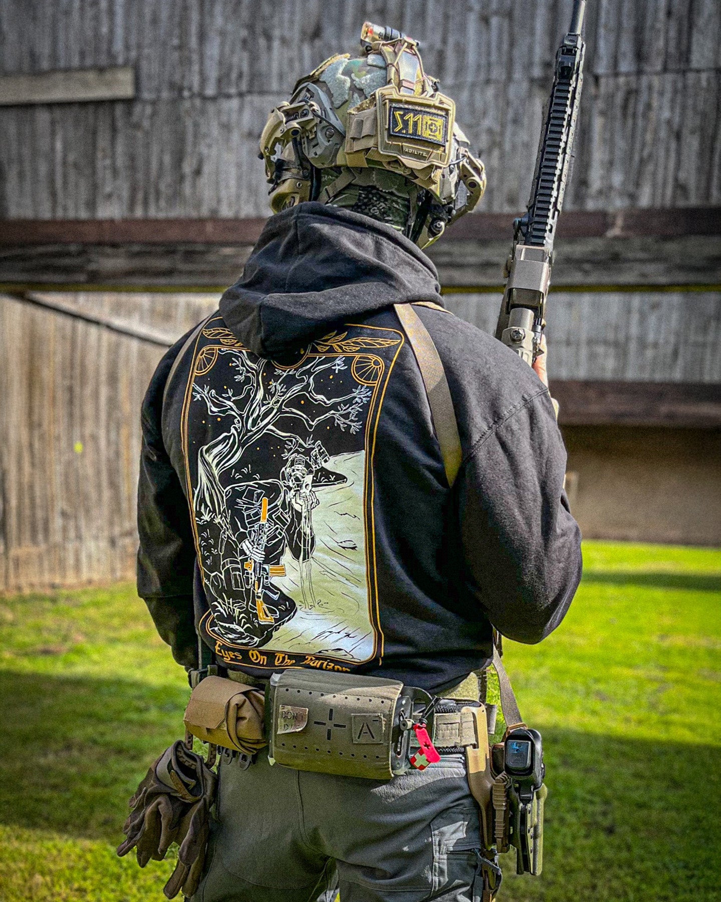 #color_black #in_field