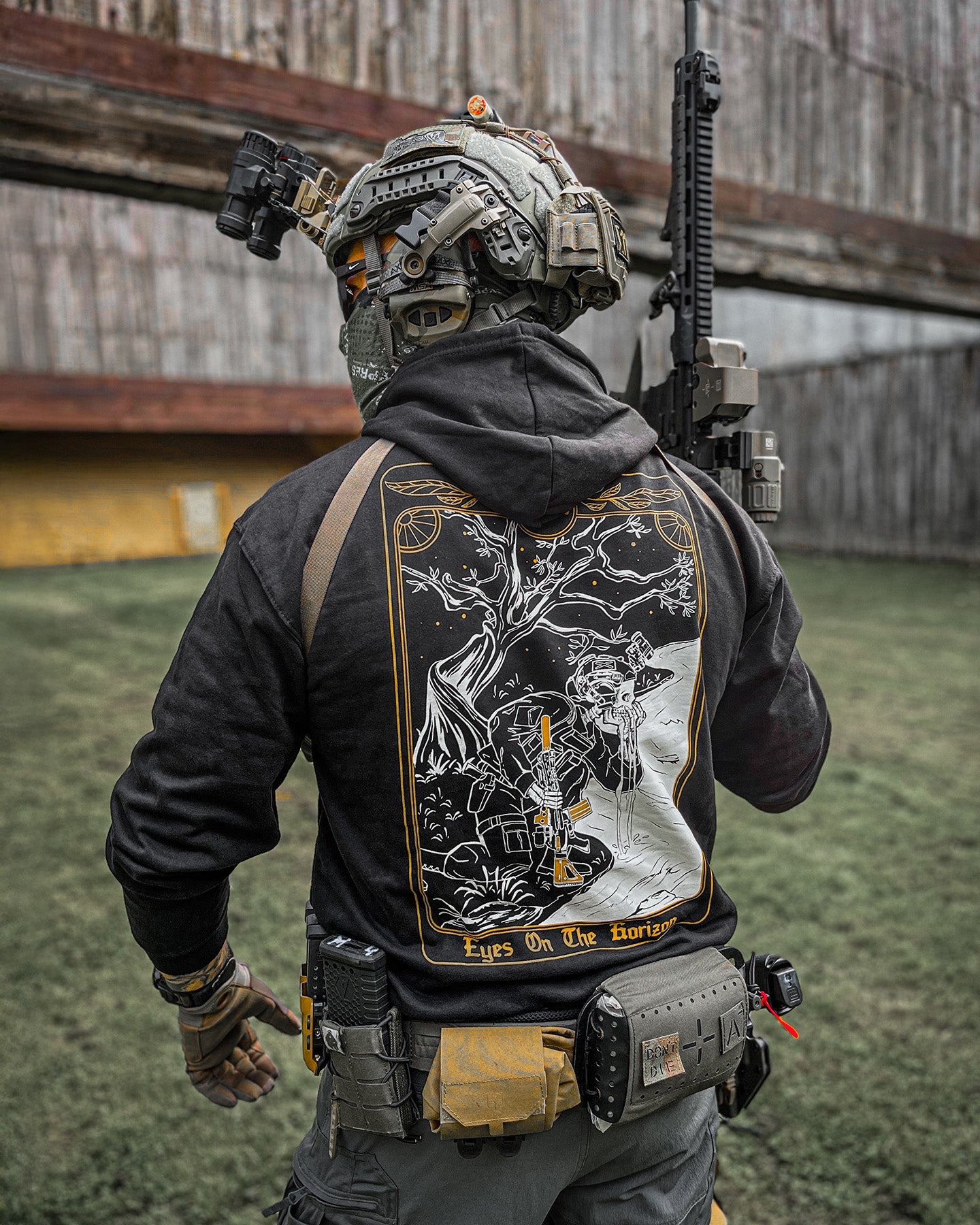 #color_black #in_field