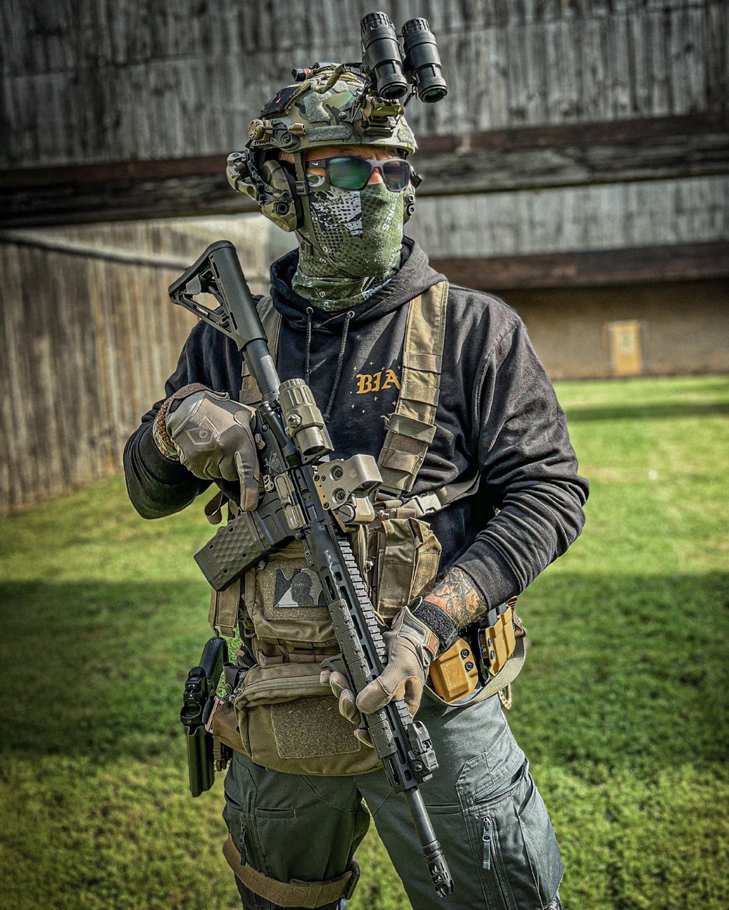 #color_black #in_field