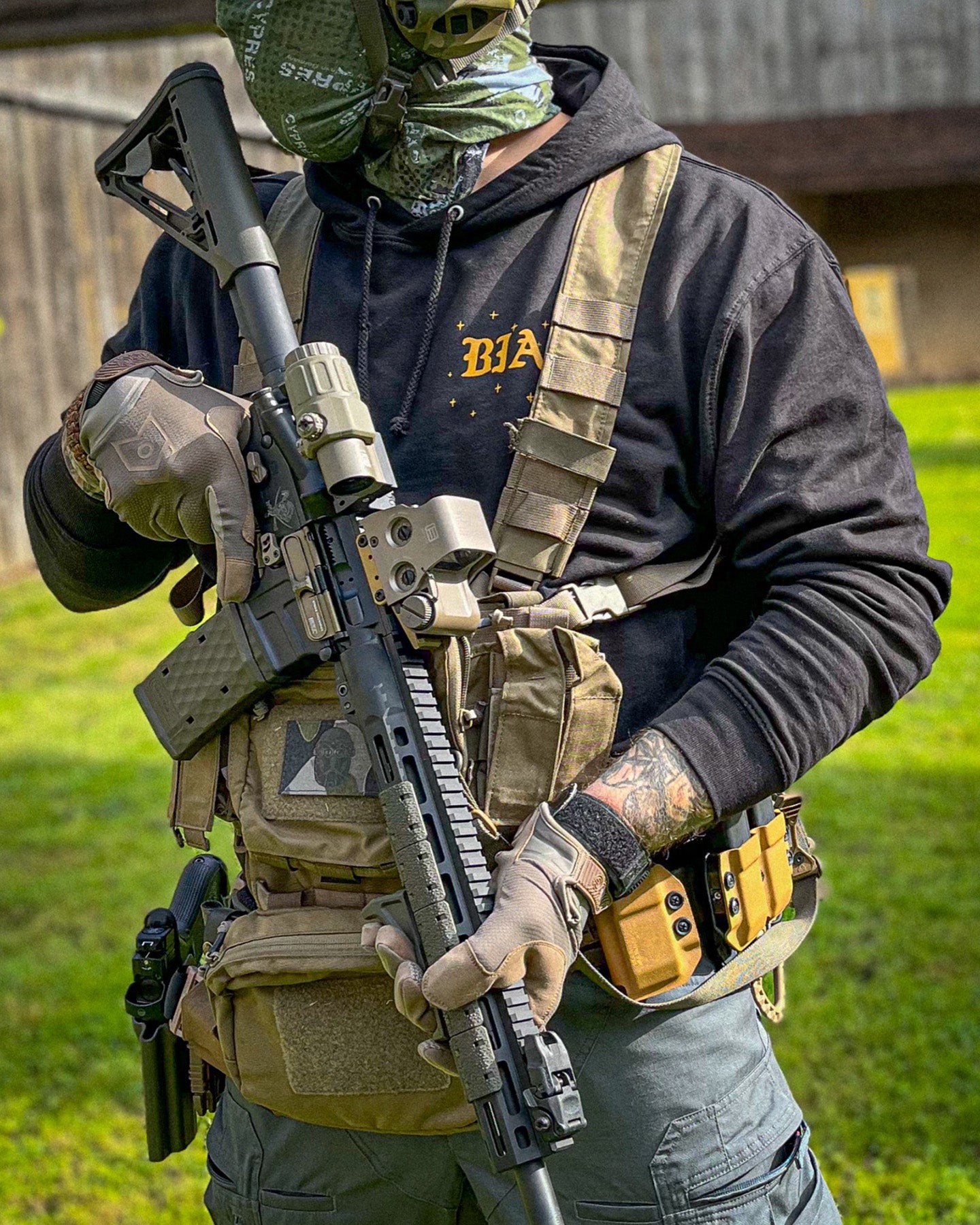 #color_black #in_field