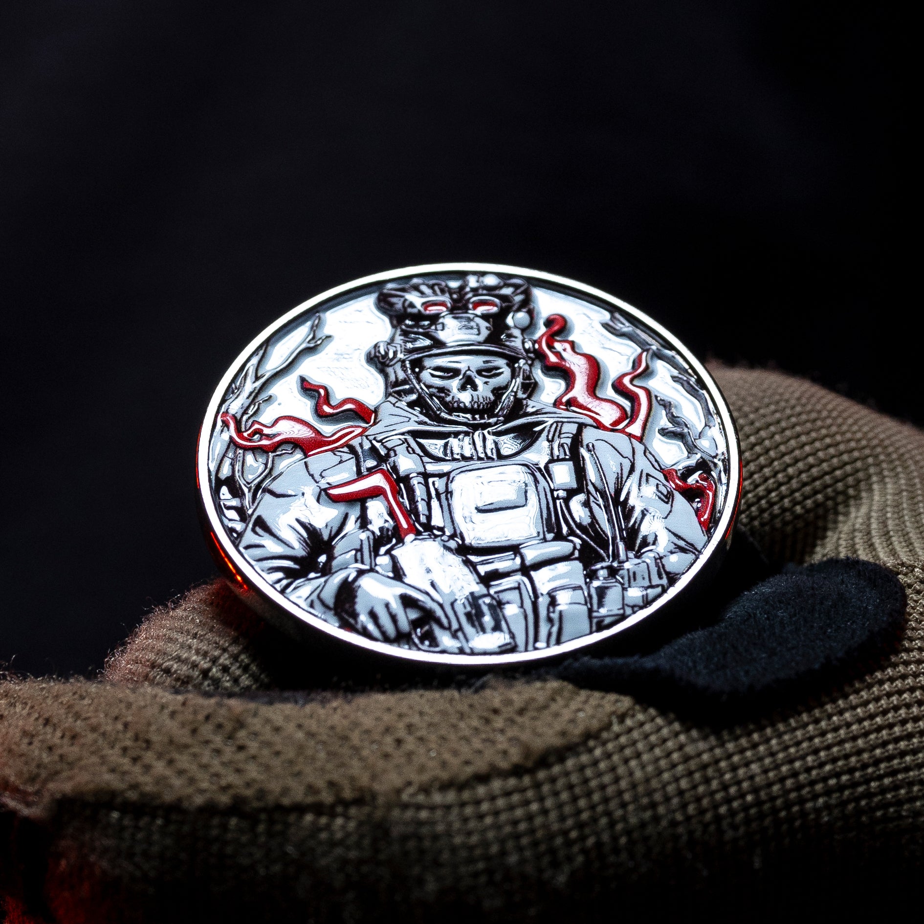 Hard Times - Strong Men Coin Closeup Vorderseite #in_field