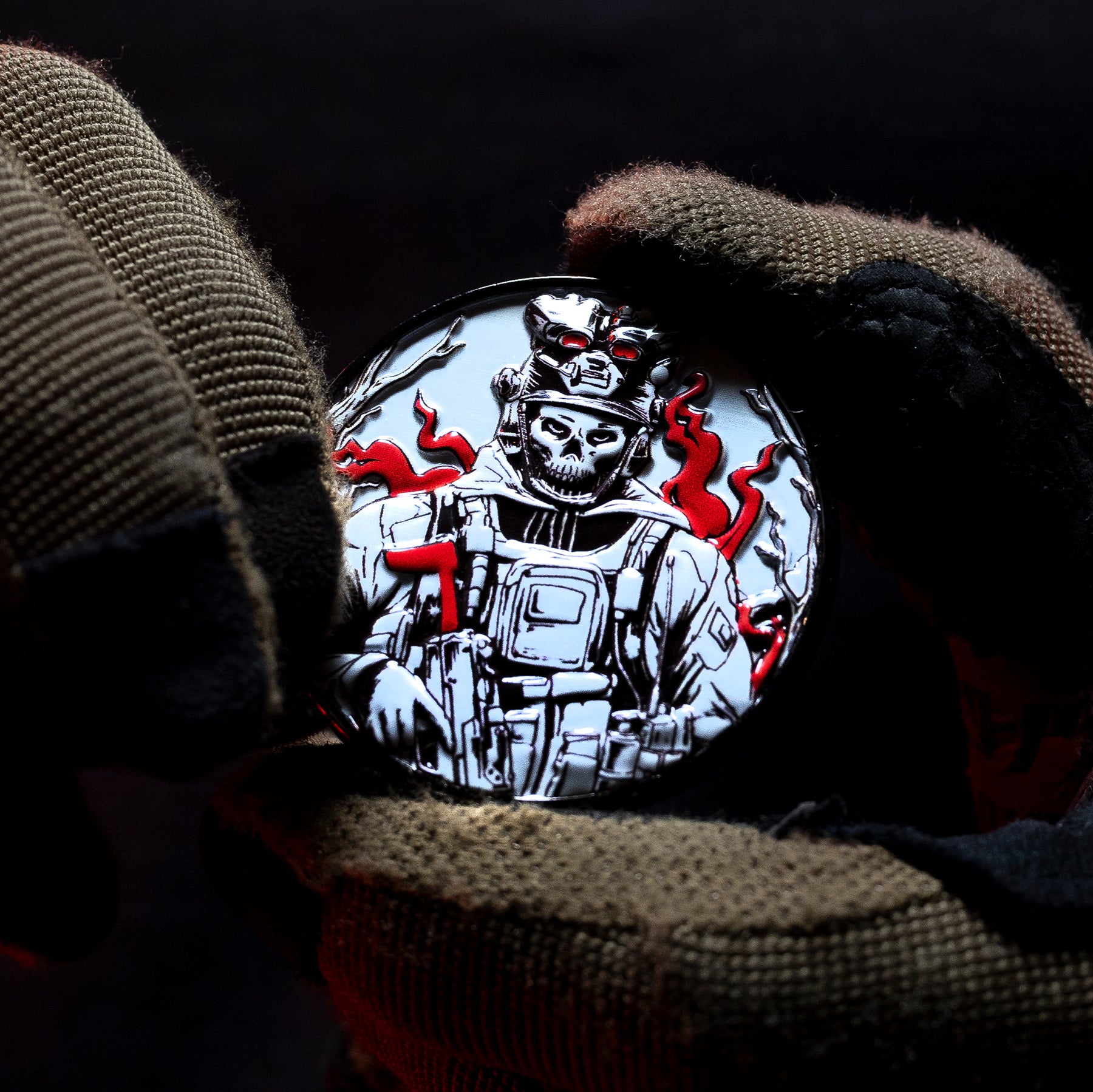 Hard Times - Strong Men Coin Closeup Vorderseite #in_field