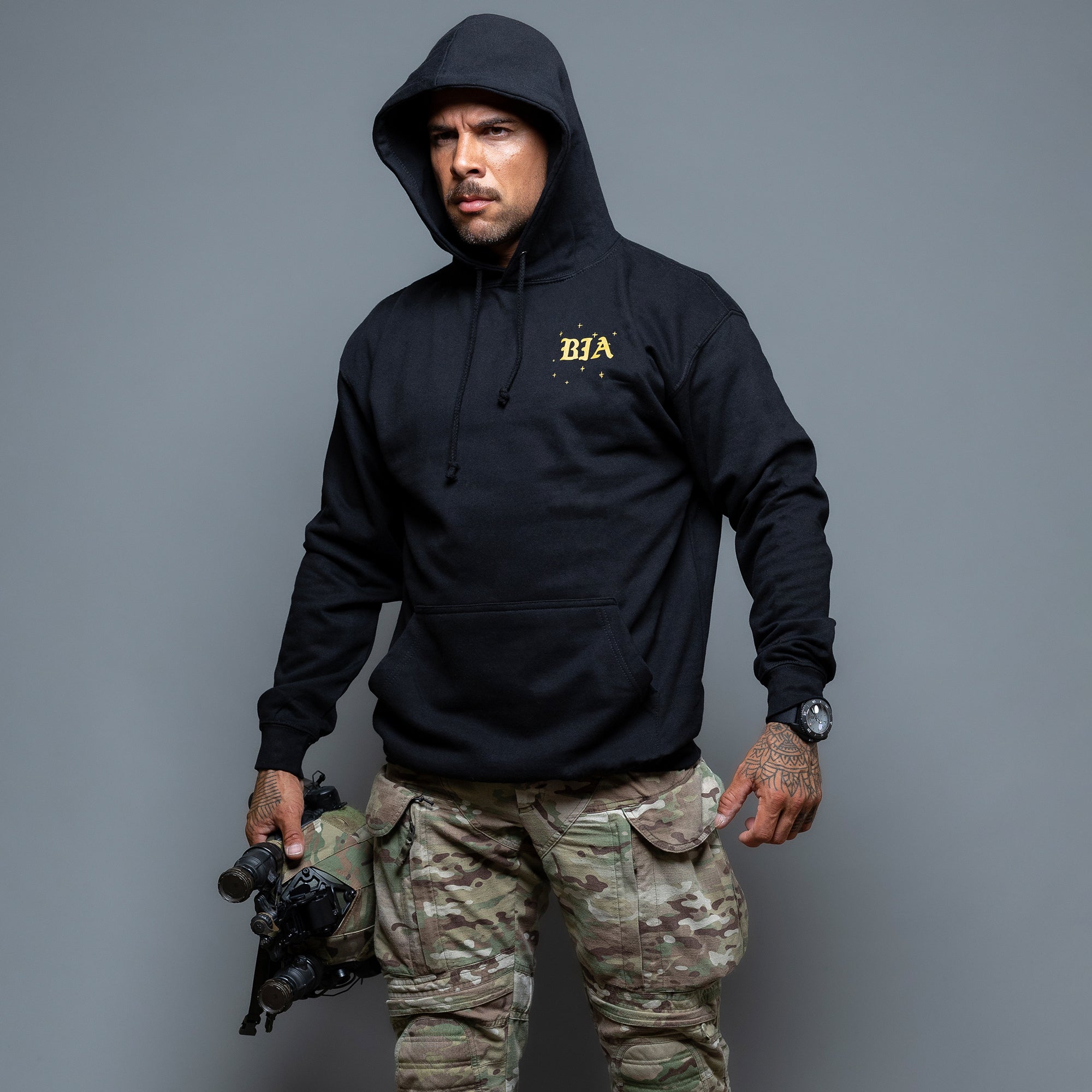 Eyes on the stars - Feet on the ground - Hoodie schwarz Frontalansicht #color_black