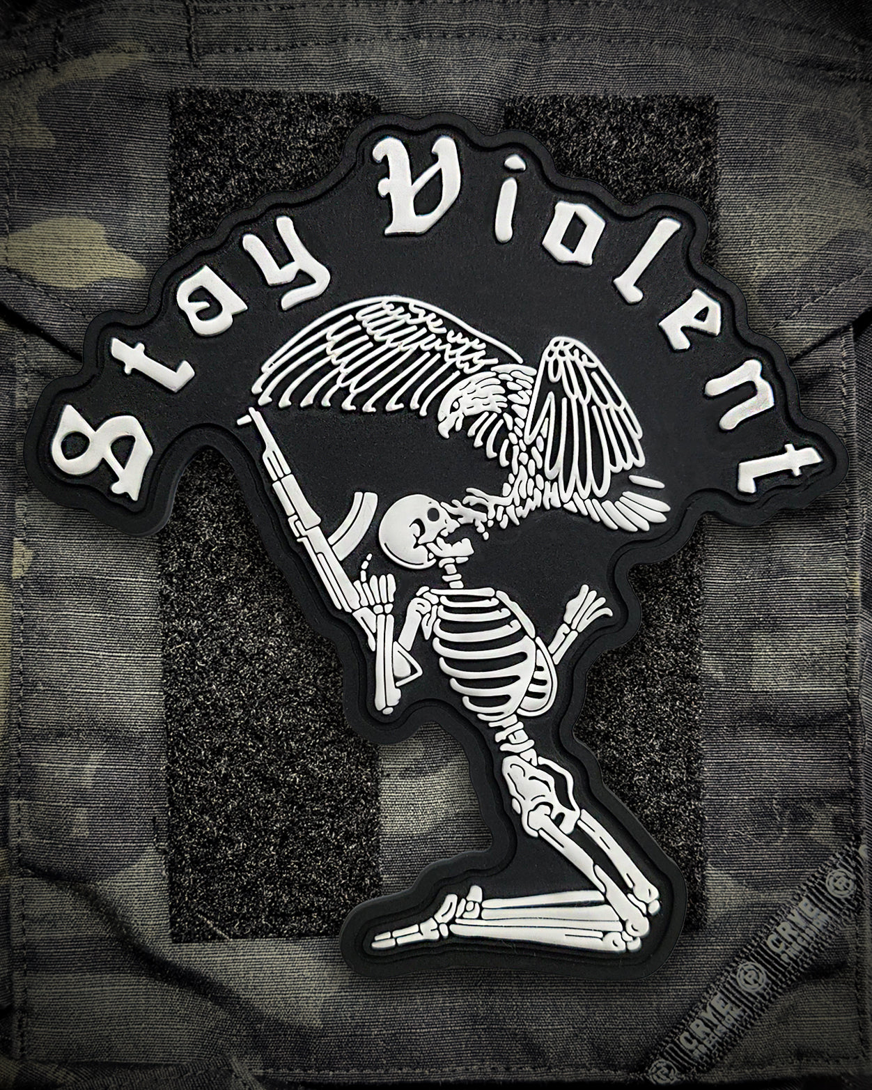 "Stay Violent" - PVC Patch mit Klettrückseite