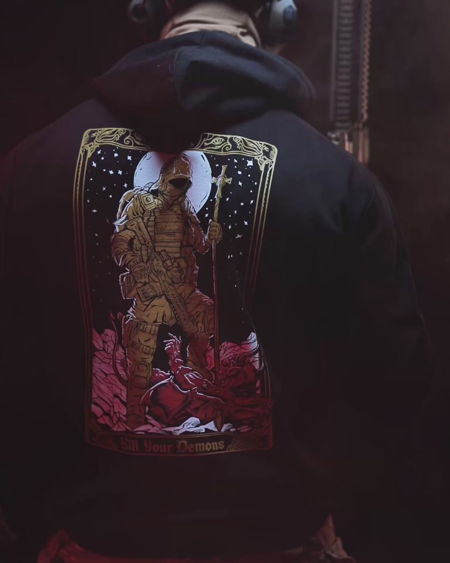 Produktvideo "Kill your Demons" Hoodie #color_black #in_studio_and_field