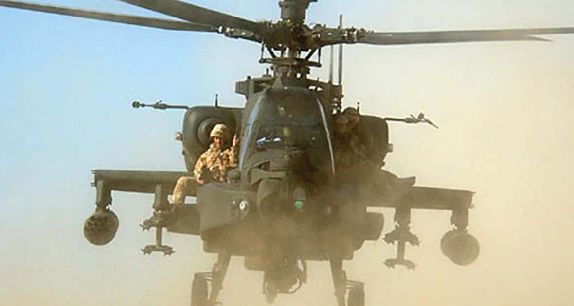 Warum flogen diese Marines außen auf dem Apache mit?