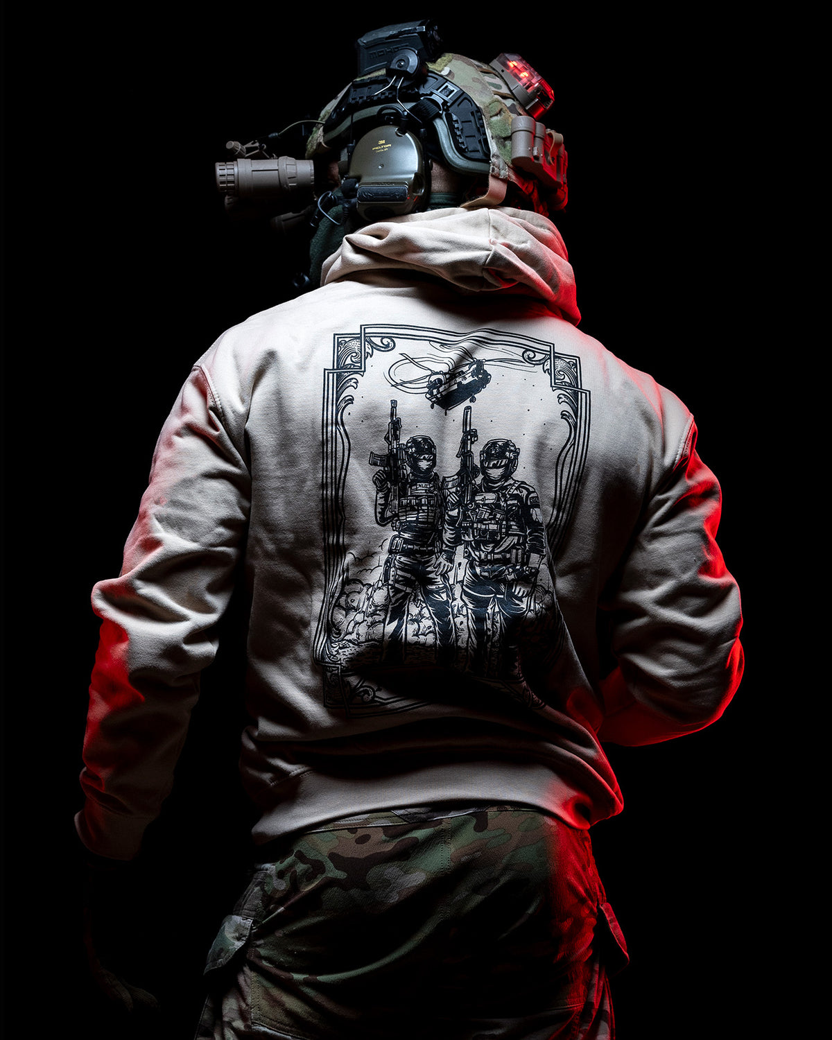 Man from behind in the sand Air Assault Hoodie with a helmet, paratroopers back print