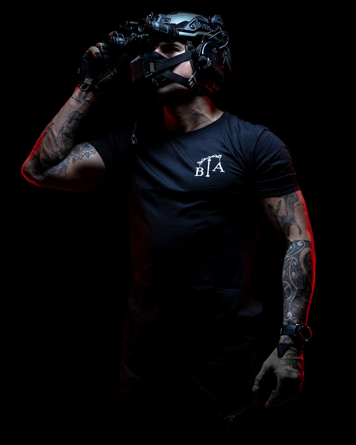 Operator adjusting his night vision, wearing the black Justicia T-Shirt