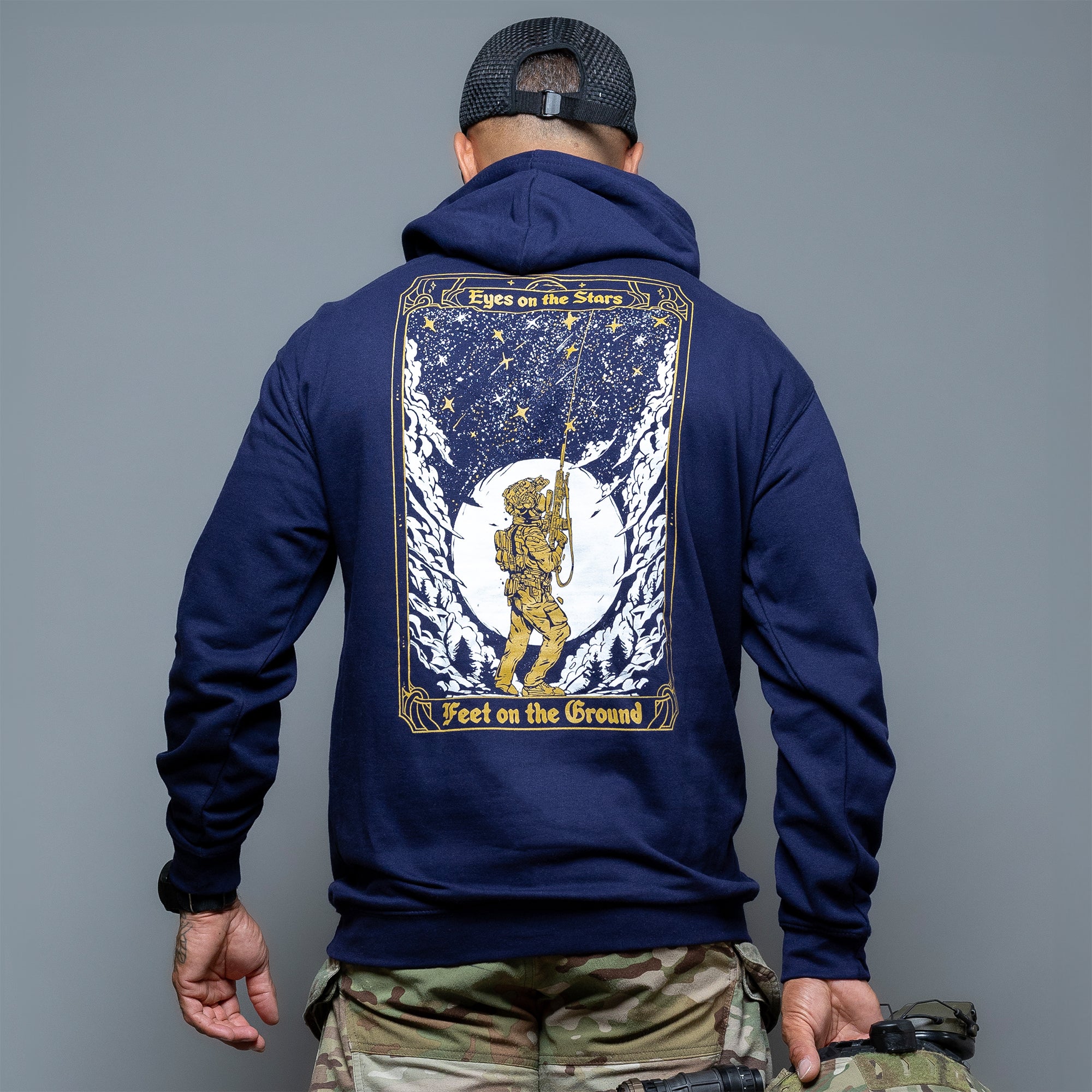 Eyes on the stars - Feet on the ground - Hoodie blau Rückansicht