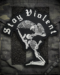 "Stay Violent" - PVC Patch mit Klettrückseite